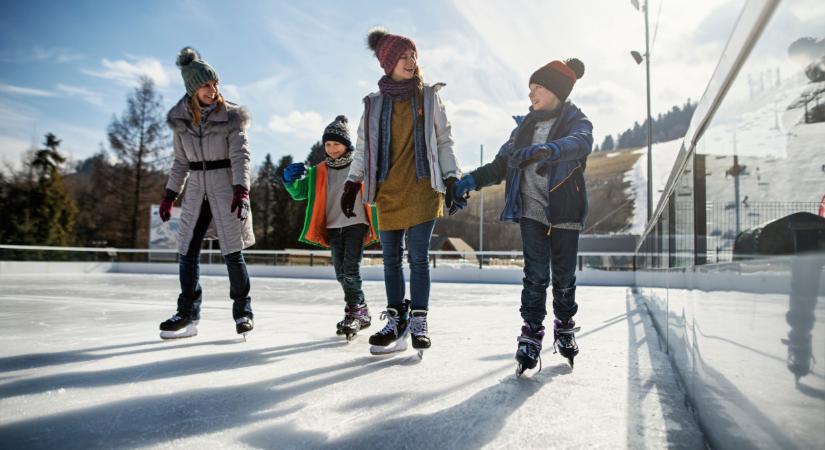 Csúszkálj át az éjszakán: TOP vidéki jégpályák, ahol most hétvégén ingyen korcsolyázhatsz