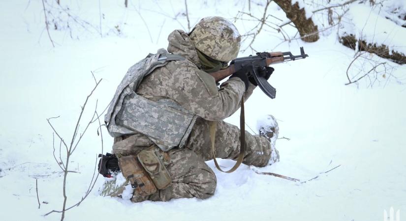 Már csak ez hiányzott Zelenszkijnek: káosz van a fronton, egymás ellen fordultak az ukrán erők