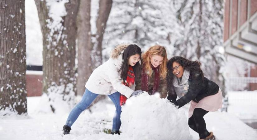Ez a világ legnagyobb hógolyója: az egész település segített elkészíteni