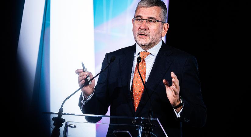 Kóka János szerint ki kell szabadítani egészségügyet a „pártpolitikai kampány fogságából”