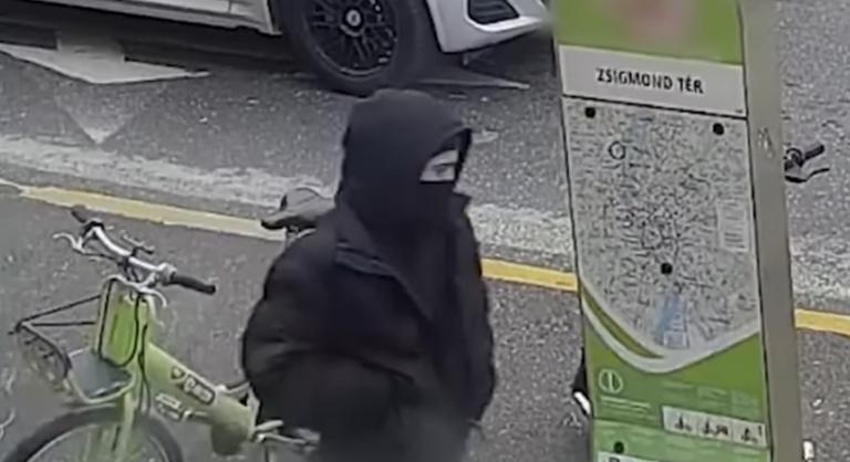 Maszkban raboltak ki egy boltot Budán, az elkövetőről felvétel készült