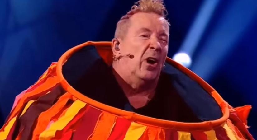 Jak-jelmezben alázta porrá magát a Sex Pistols egykori frontembere