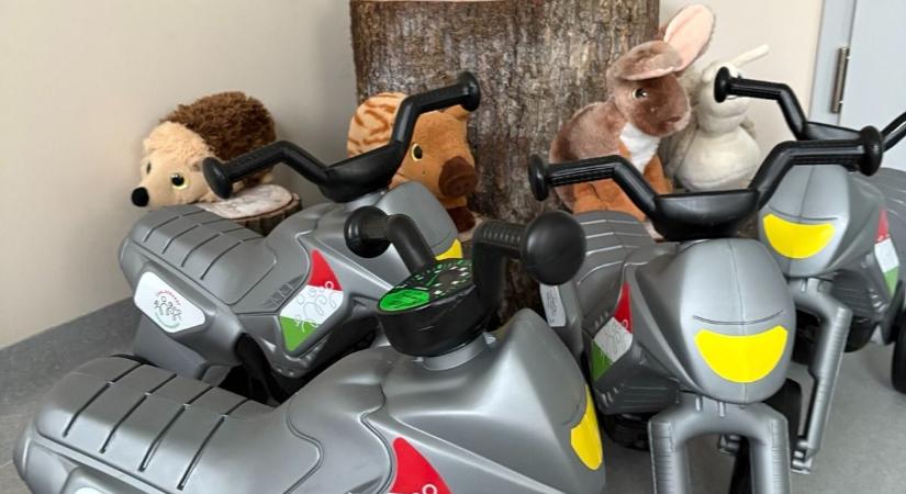 Kópháza családbarát önkormányzat - Új motorokat adtak át a bölcsődének