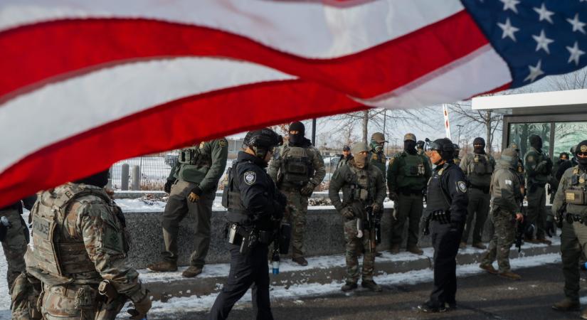 Minneapolisban ismét összecsaptak a bevándorlási hatóság ellen tüntetők és a rendvédelmi erők