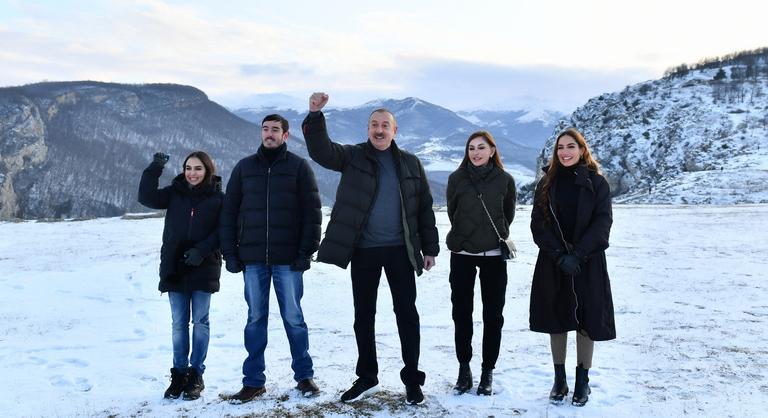 Az elnök családtagjainak cége kapta a csaknem 12 milliárd forintos stadionszerződést