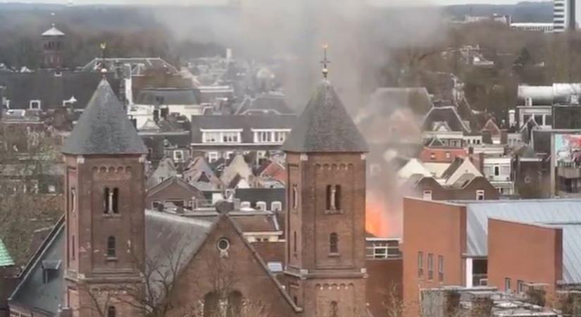 Lángokban áll Utrecht belvárosa (Videó!)