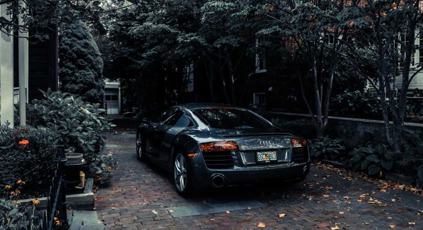 Lecsapott az adóhatóság a gyanús luxusautó-vásárlókra