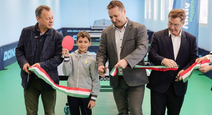 Füzesabony hétasztalos ping-pong csarnoka az első magyarországi létesítmény a programban
