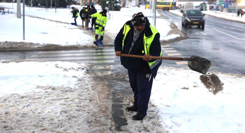Nem kegyelmez az időjárás: hó után ónos eső jöhet Egerben fotók