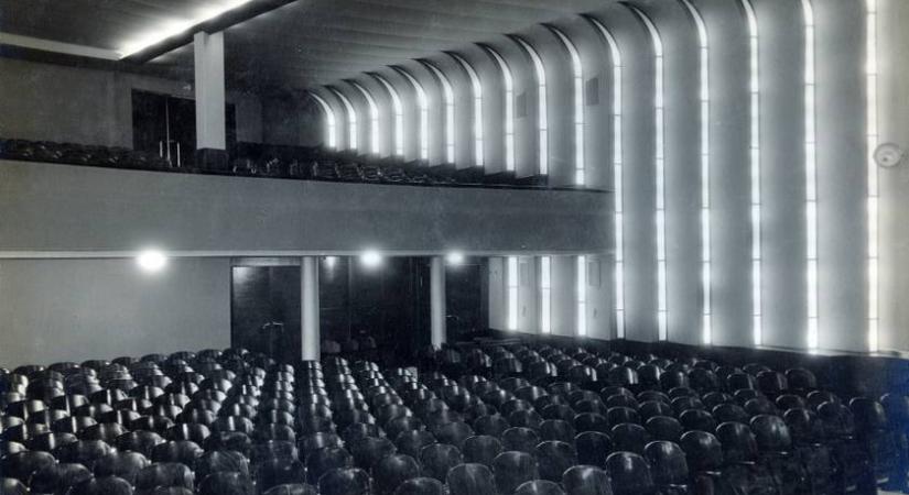 Jégveremmé vált ez a budapesti színház: drasztikus lépésre kényszerültek a hideg miatt