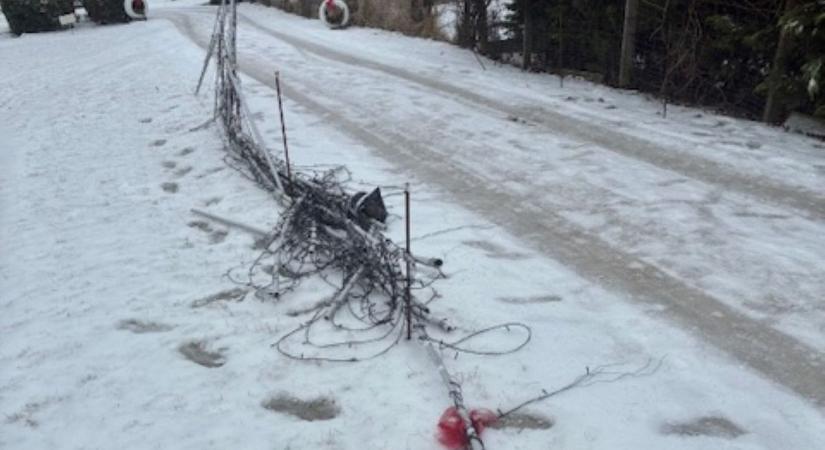 Az adventi fényalagút tönkrement: véletlen vagy szándékos rongálás történt?
