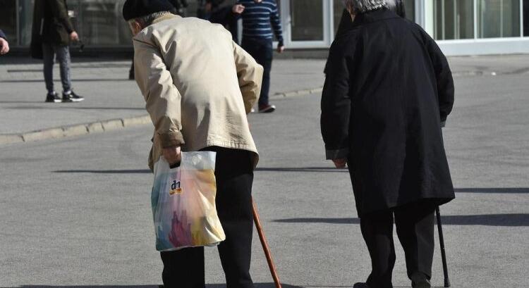 NYUGDÍJHANDABANDA – Tizenharmadik meg egy negyed