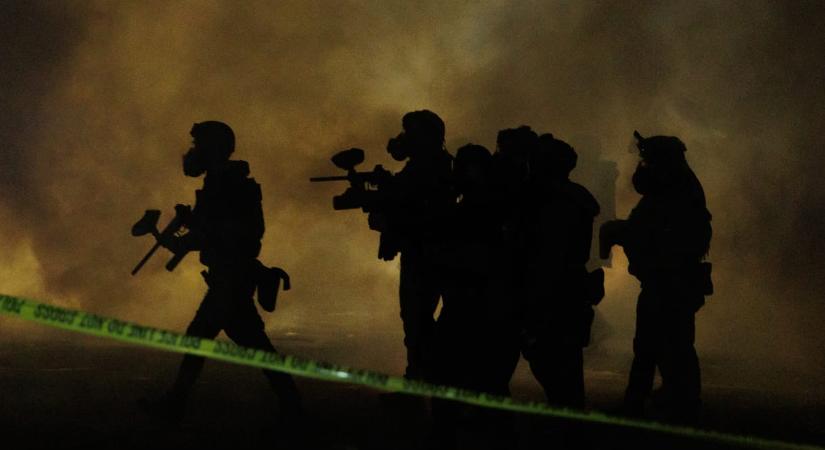 Nem csitulnak a tüntetések Minneapolisban, Trump a katonaság bevetését fontolgatja – fotók, videók