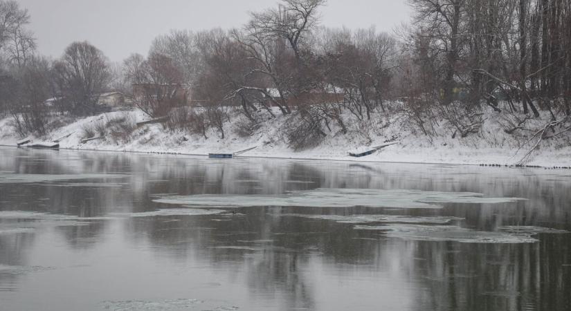 Gyilkos tákolmányt húztak fel a Tiszából – videóval
