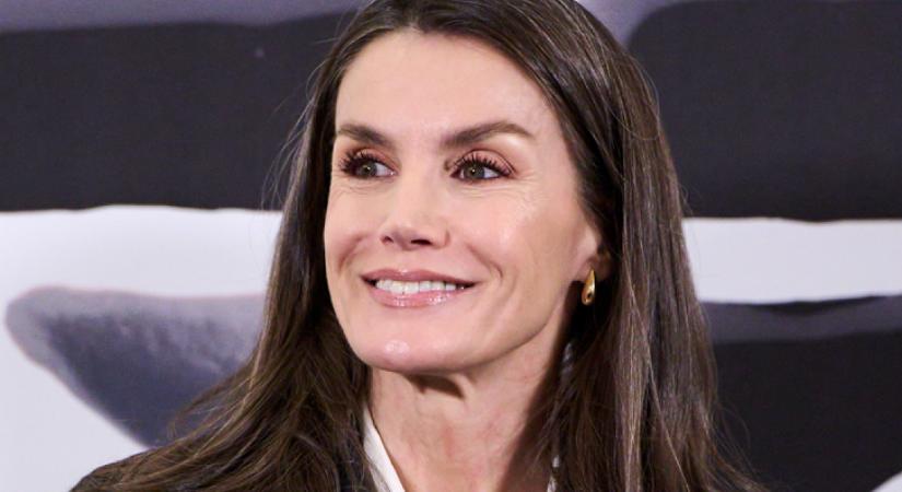 Letícia királyné álomszép blúza most a sláger: minden stílusos nő ilyet visel