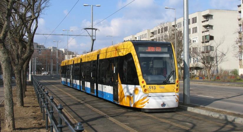 Elromlott egy villamos Debrecenben, három szakaszban közlekednek a szerelvények