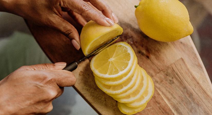 Puffadással küzdesz? Ez az ital segíthet – Csak citrom kell hozzá