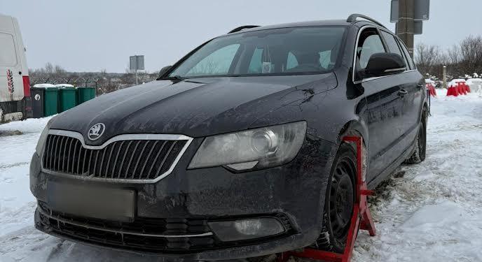 Interpol által körözött autót foglaltak le az asztélyi határátkelőnél