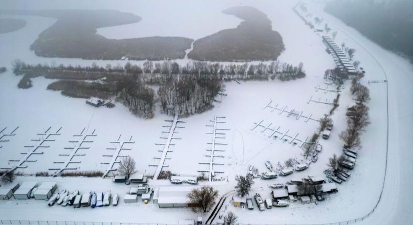 A Tisza-tó télen is él – sífutástól a jégtúráig, ahogy kevesen ismerik