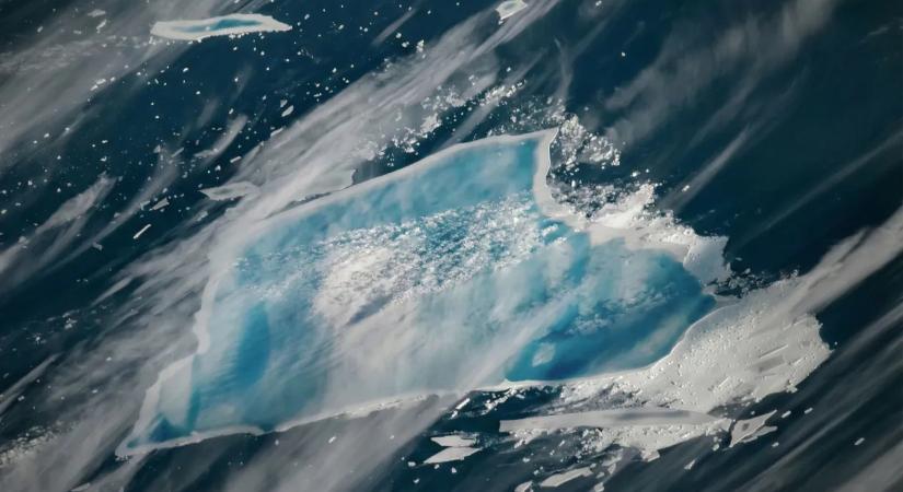 Szörnyű haláltusát vív az óceánon a gigantikus jéghegy: kísérteties, mivé változott