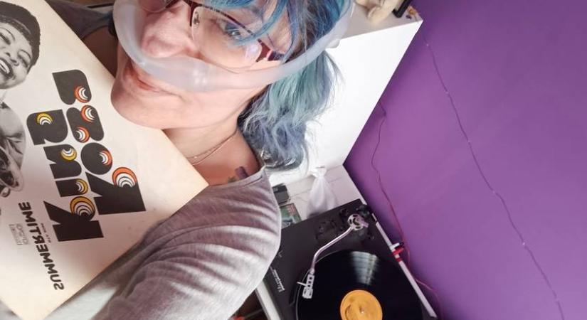 Légzéstámogató géppel a nap 24 órájában - “rájöttem, ez a gép nem a világvége, sőt lehetőség”. Élet Marfan-szindrómával. - Élet Marfan-szindrómával