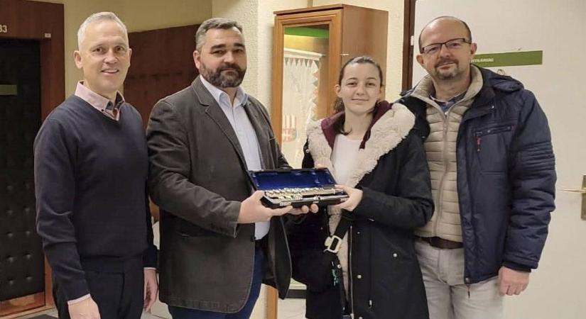 Megfújták a fuvolát, de már visszakerült a tulajdonoshoz