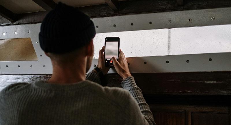 Brutálisan megvertek egy diákot – Az osztálytársai nem segítettek, hanem filmeztek