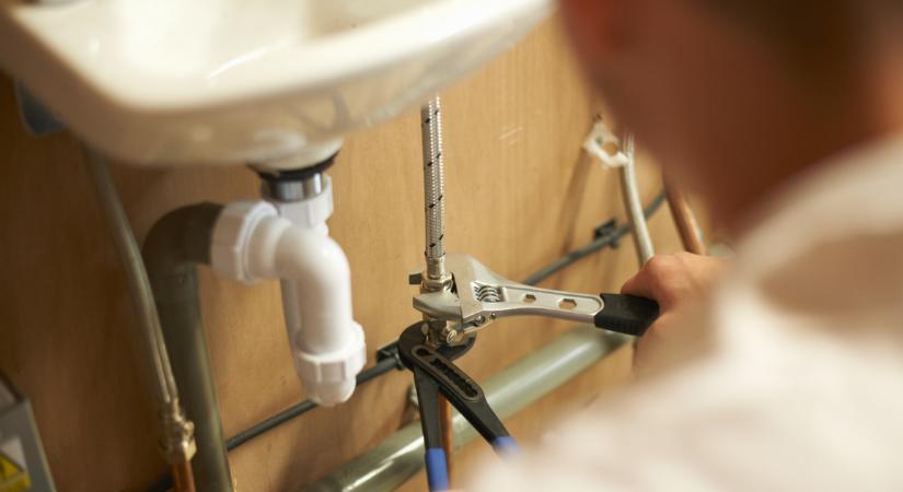 914 ezer forint szenteste egy dugulásért