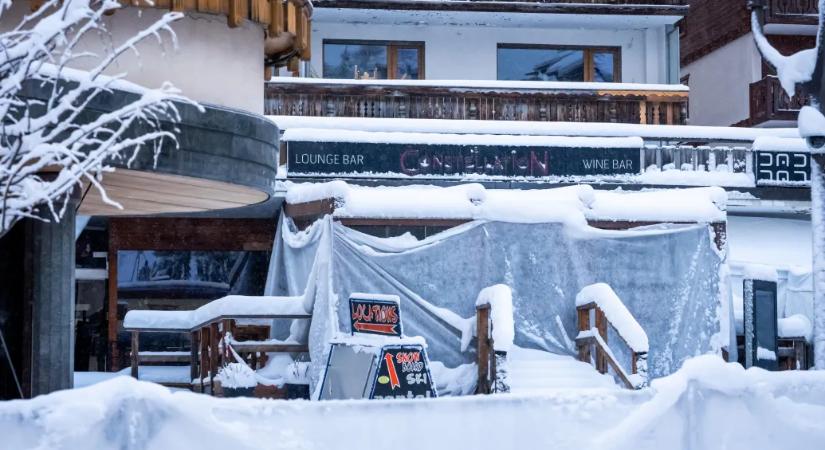 Családja szerint nem kapott biztonsági képzést a pincérnő, aki a tüzet okozhatta a svájci bárban