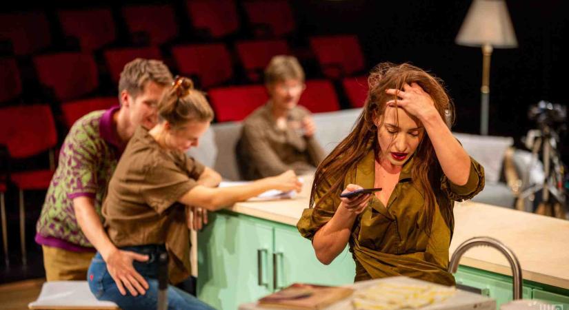 SZABAD-E KETTÉTÖRNI A SPAGETTIT? Takarásban / Weöres Sándor Színház, Szombathely