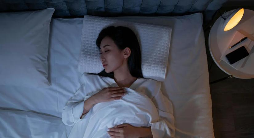 Ártalmatlan alvási szokás, ami növelheti a szívbetegség kockázatát