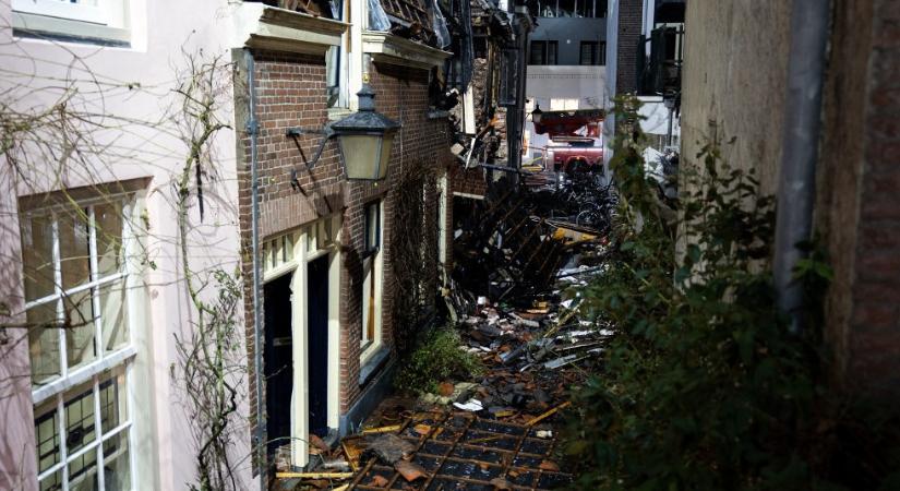 Videó: Utrecht belvárosában robbanás történt, az összeomlott házak alatt túlélőket keresnek