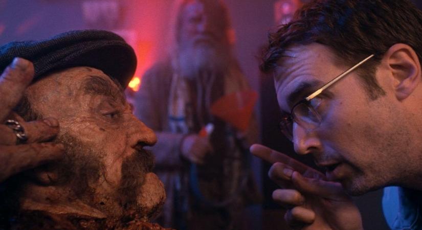 Destroy All Neighbors: B-film humor (kritika)