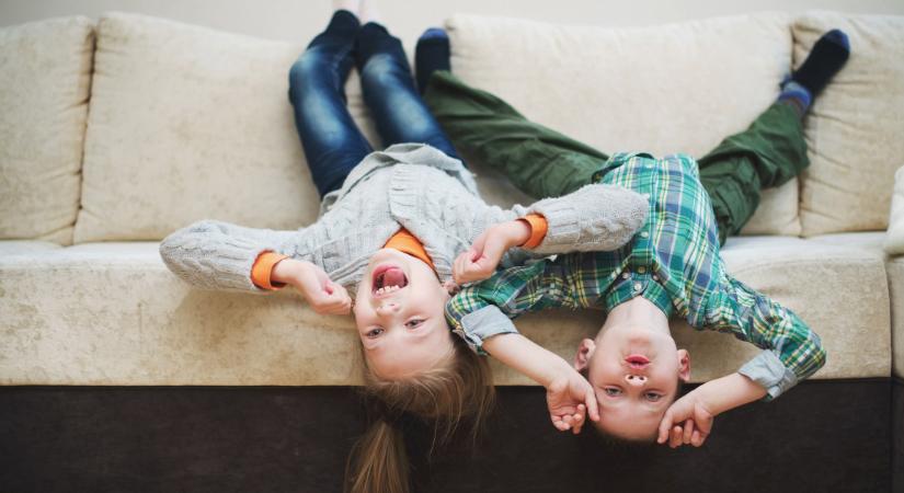 5 gyerekbarát kanapé, ami kibírja a kis kezeket és ugrálást