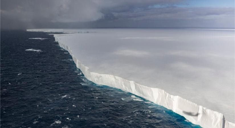 Bármelyik pillanatban teljesen széteshet a világ legnagyobb jéghegye, az A23a