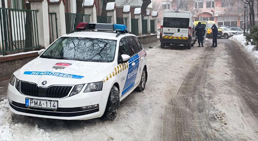 Gyanús csomag érkezett a halasi postára