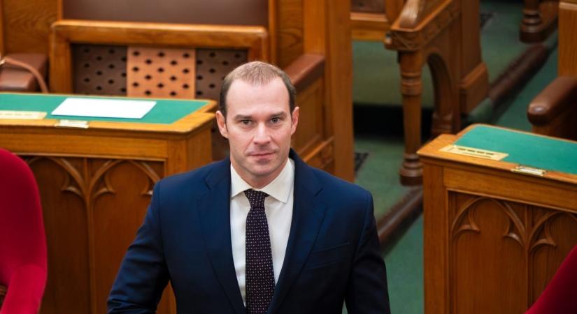 Hollik István: A választás kimenetelét az dönti el, hogy ki tud hiteles válaszokat adni a bizonytalanságra, és ki képes valódi stabilitást nyújtani