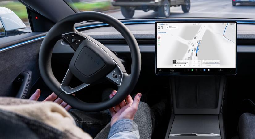 Tesla önvezetés Magyarországon: bárki kipróbálhatja az elengedett kormány melletti autózást