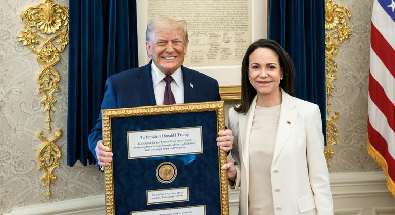 A venezuelai ellenzéki vezető átadta Donald Trumpnak a Nobel-békedíját