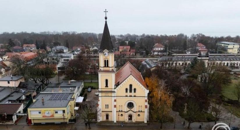 Új közösségi ház épül Siófokon a katolikus templomnál