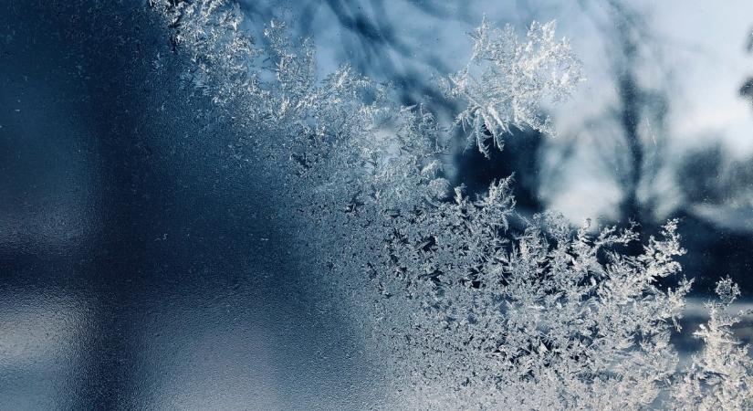 Kegyetlen hideg lesz a hétvégén, és a széllel is meggyűlhet a bajunk