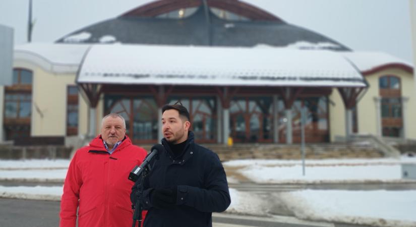 A szocialisták bírálták a kormány önkormányzati politikáját – „Elveszik Eger vagyonát, mi fizetjük meg a hibáikat”