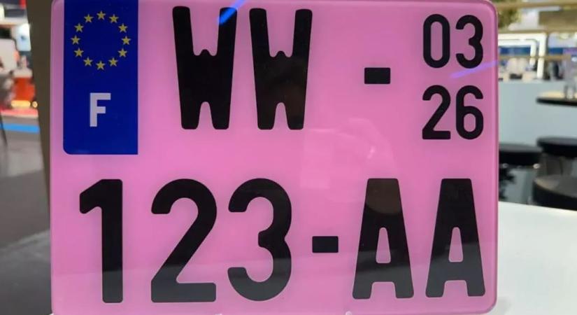 Rózsaszín rendszámokat vezettek be Franciaországban
