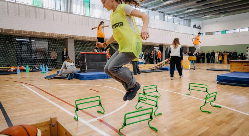 A gyerekek jövőjébe fektetett beruházás: elkészült a csíkszeredai Petőfi iskola tornaterme