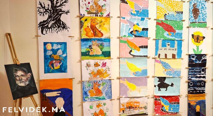 Kiállítás az Ipolysági Művészeti Alapiskola növendékeinek munkáiból