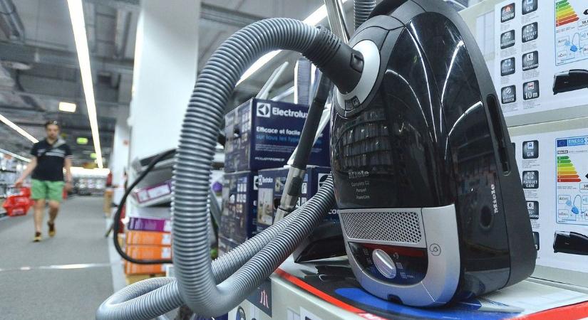 A porszívó egy évet se bír ki, megy a kukába – háborog olvasónk