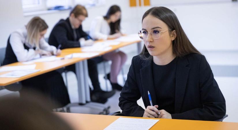 Utoljára izgulhattak ezek a hallgatók a diploma kapujában (galéria)