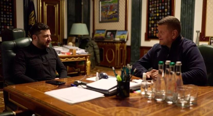 Végső elkeseredésében olyasmire vetemedett Zelenszkij, amit ő se gondolt volna: legnagyobb riválisával ült tárgyalóasztalhoz