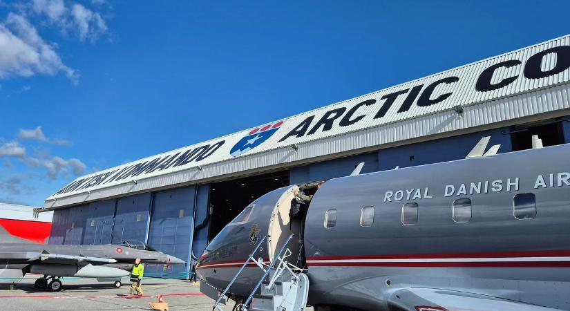 Franciaország Németország példáját követve csapatokat küldött Grönlandra