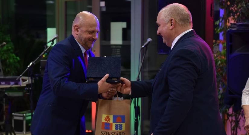 Kitüntették a tamási kézilabda nagy alakját